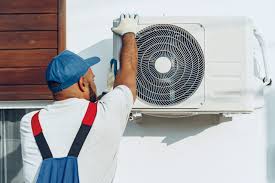 Professional HVAC Technician Repairing Air Conditioner in Orlando